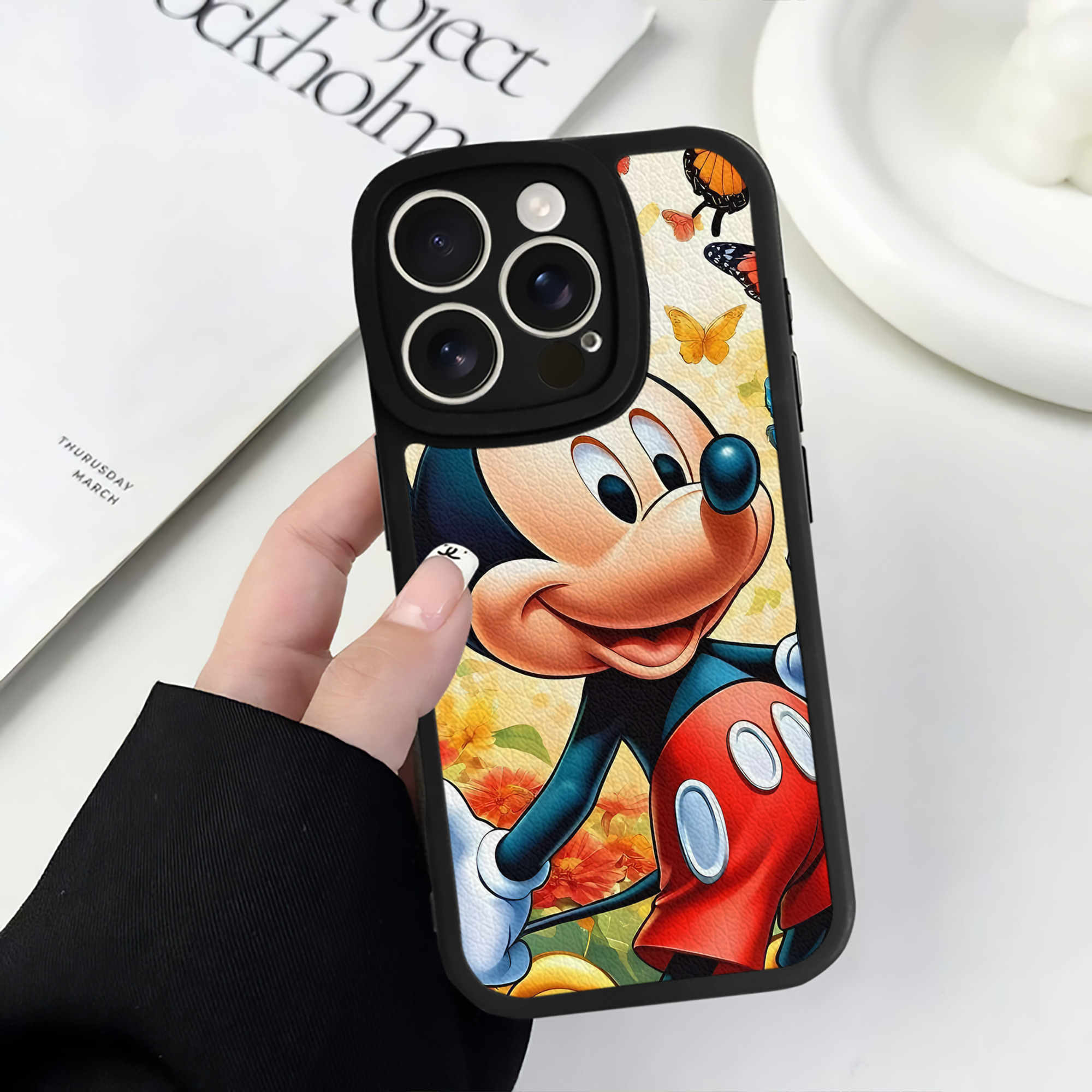 （画像用） ミッキーマウス Mickey Mouse 【iPhone 16シリーズ対応】シリコンスマホケース（レザー調） 材質：シリコン